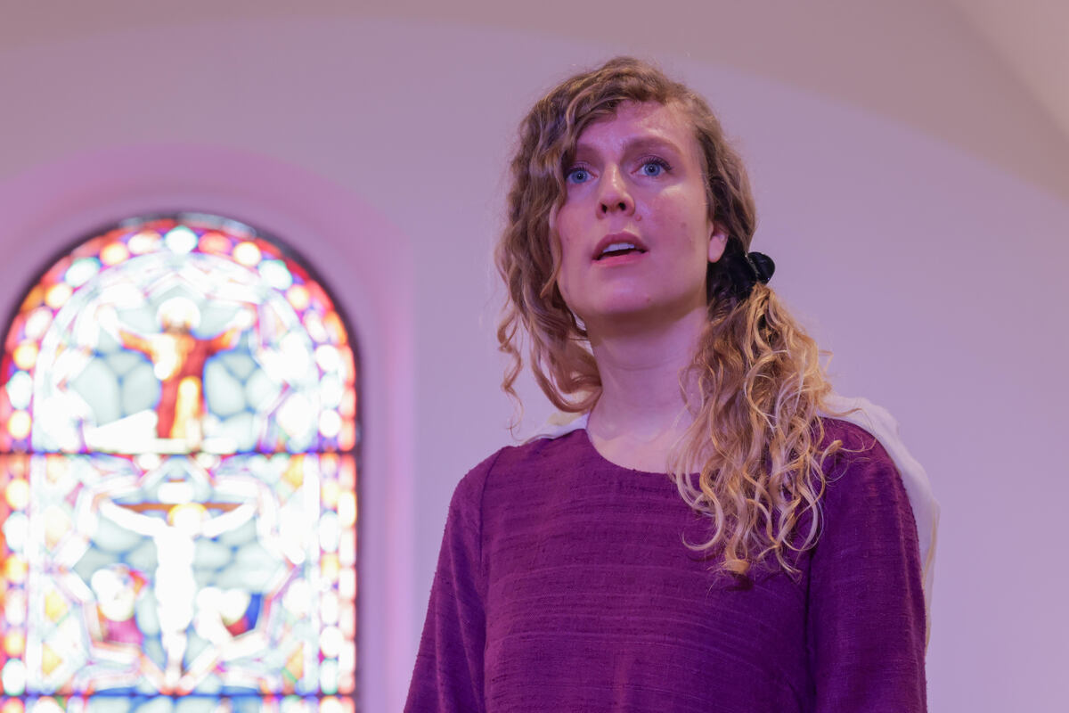 8 femmes au pied de la croix